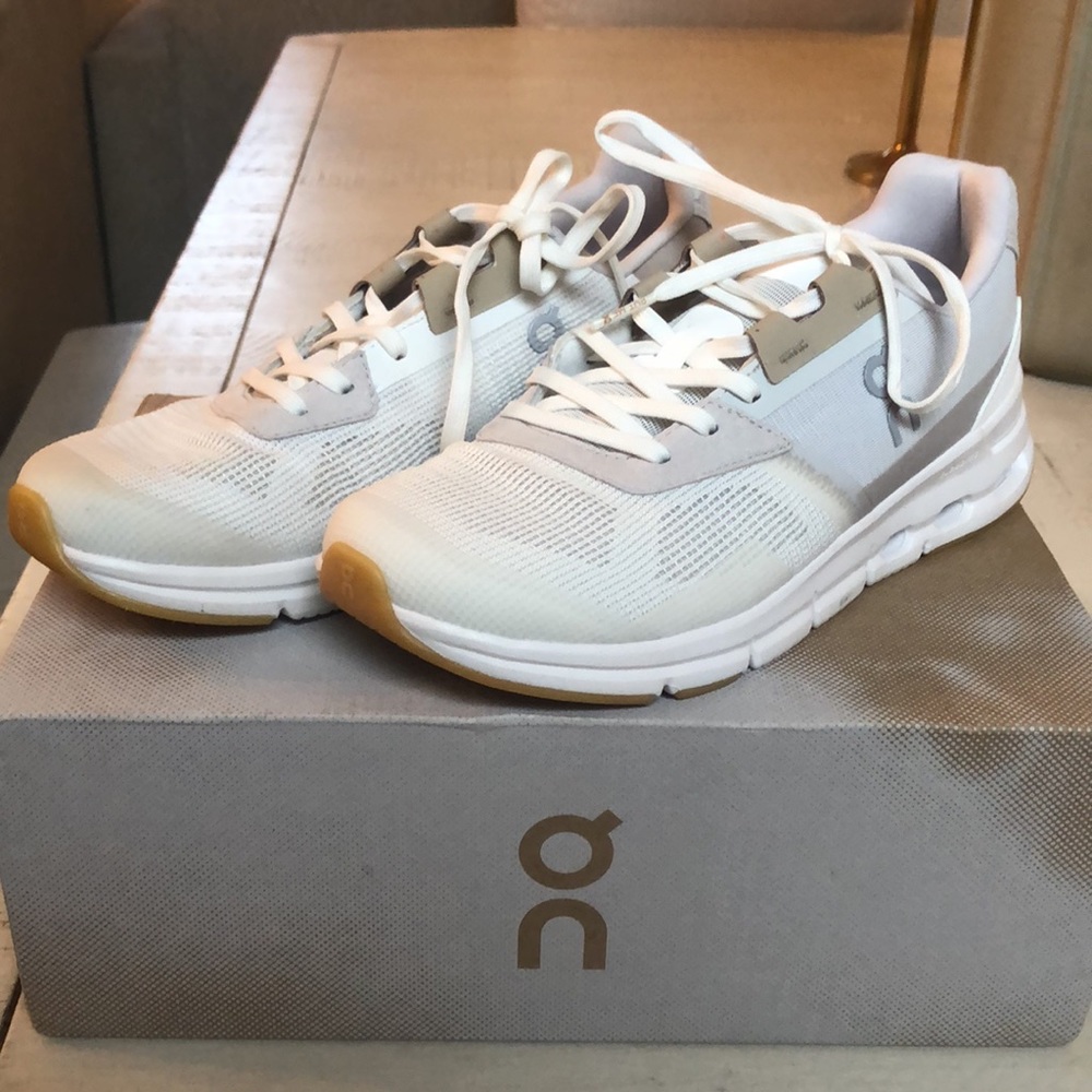 *BRAND NEW* On Cloudrift Sneakers Size 7 - Undyed White/Sand - Picture 2 of 3